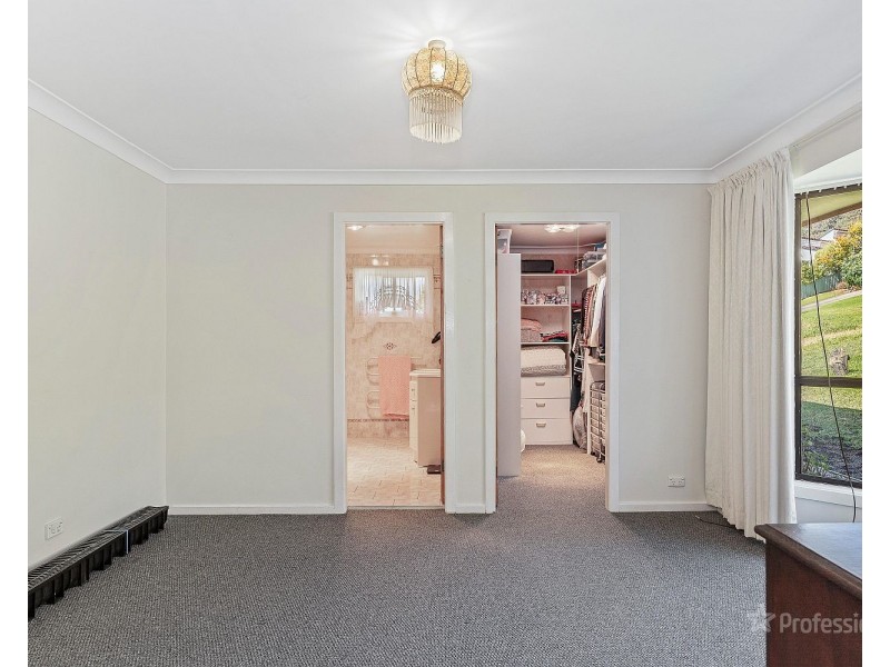 8 Hill Range Crescent, Lithgow NSW 2790