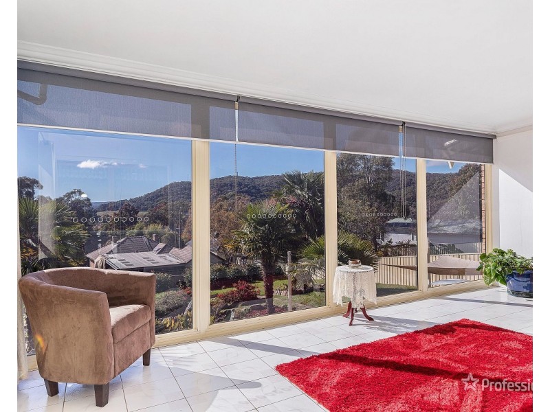 8 Hill Range Crescent, Lithgow NSW 2790