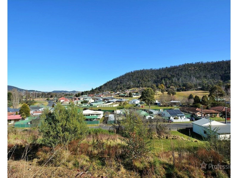 13 Crane Road, Lithgow NSW 2790