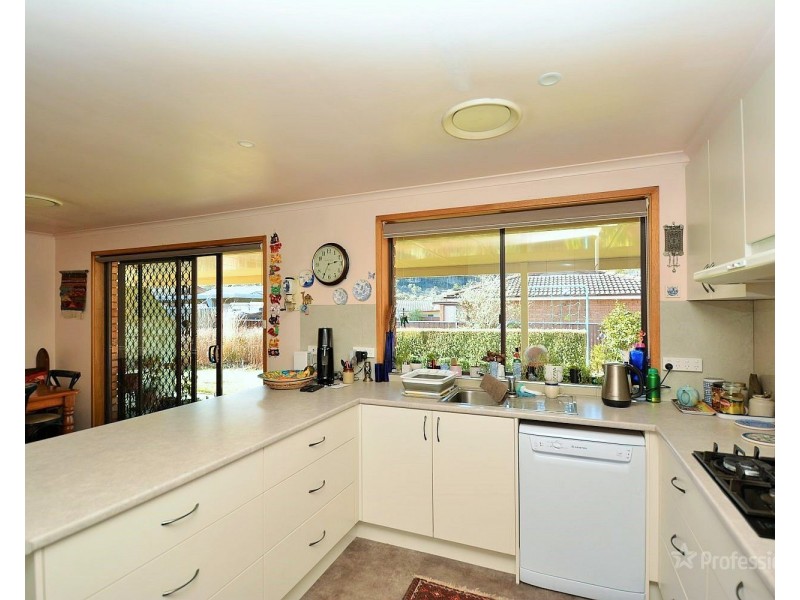 2 Chivers Close, Lithgow NSW 2790