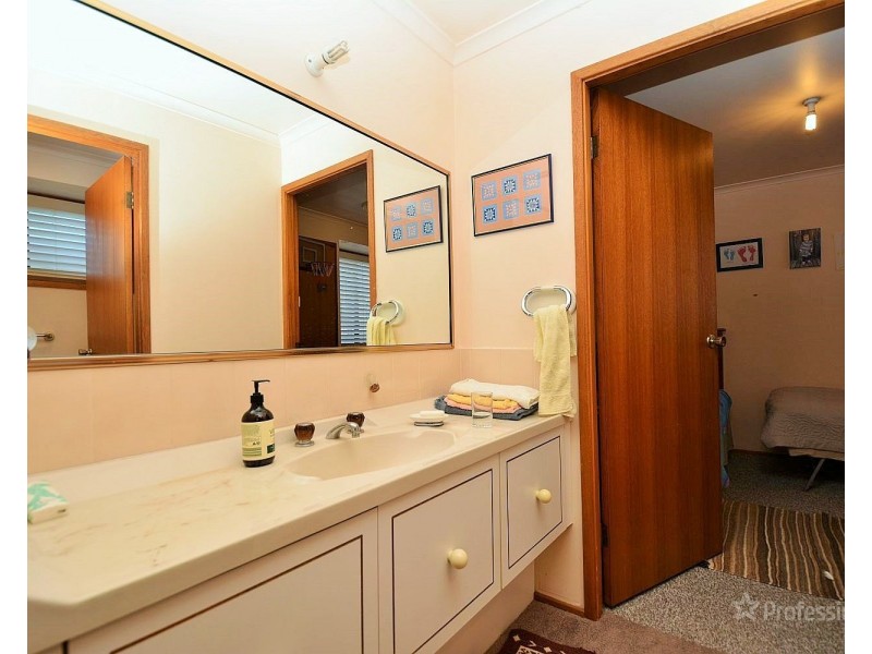 2 Chivers Close, Lithgow NSW 2790