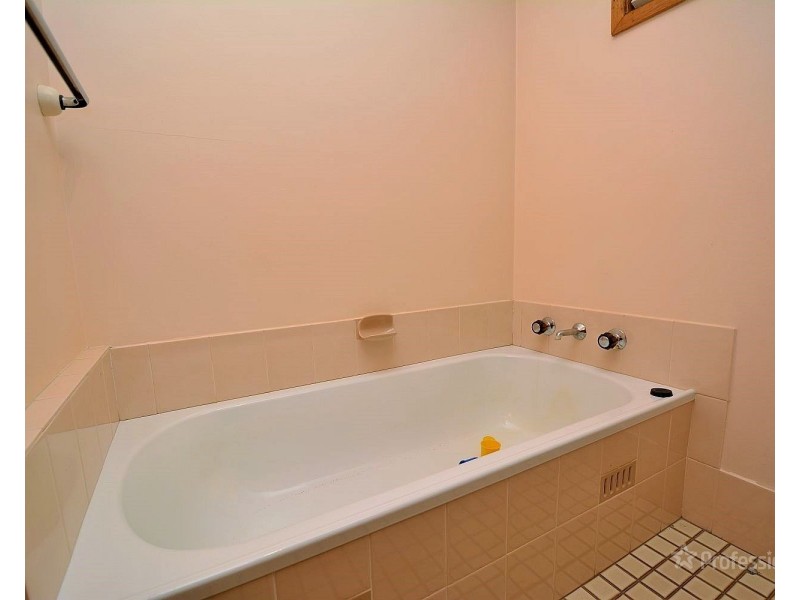 2 Chivers Close, Lithgow NSW 2790