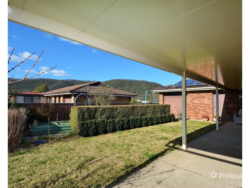 2 Chivers Close, Lithgow NSW 2790