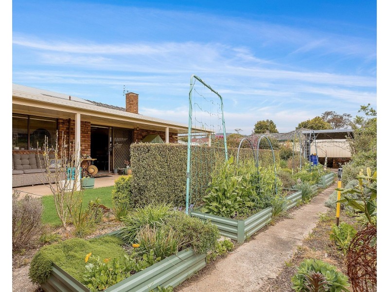 2 Chivers Close, Lithgow NSW 2790