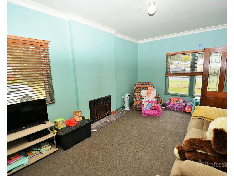 16 Caroline Avenue, Lithgow NSW 2790