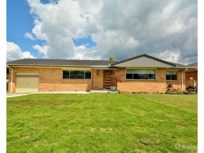 14 Rifle Parade, Lithgow NSW 2790