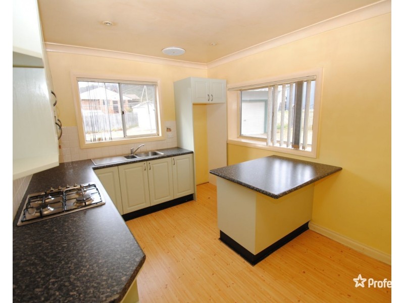 2 The Circle, Lithgow NSW 2790