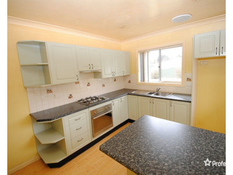 2 The Circle, Lithgow NSW 2790