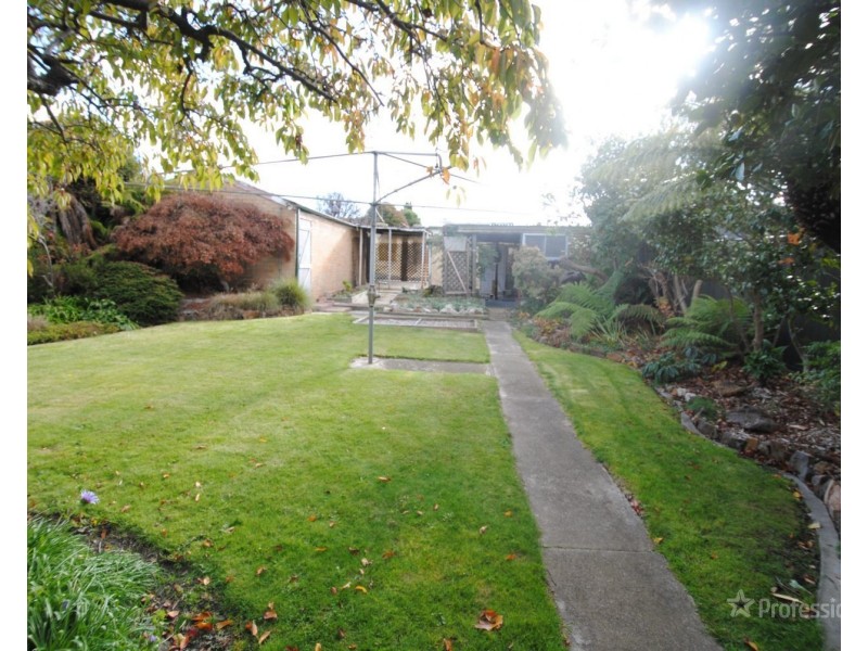 64 Enfield Avenue, Lithgow NSW 2790