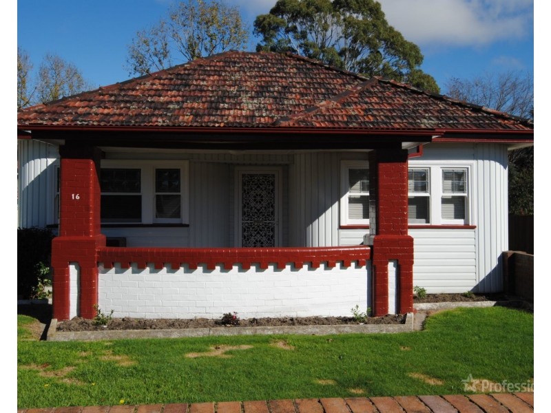 16 Sandford Avenue, Lithgow NSW 2790