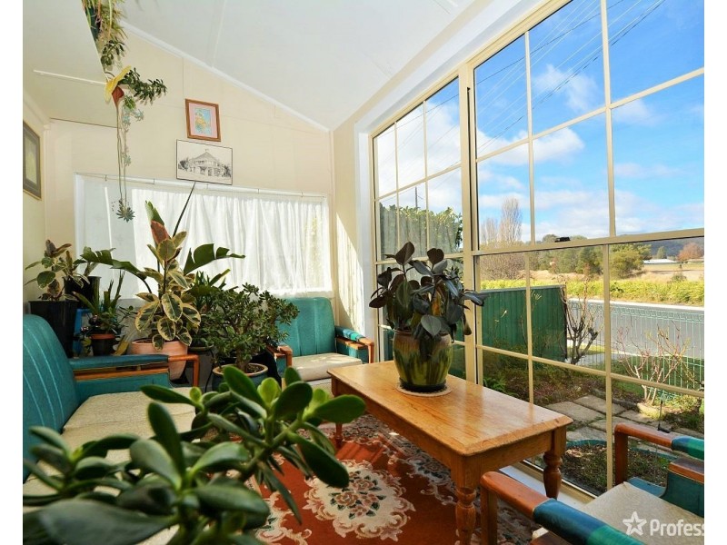 84 Sandford Avenue, Lithgow NSW 2790