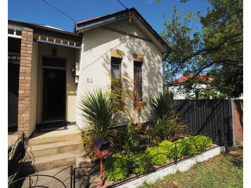 51 Read Avenue, Lithgow NSW 2790