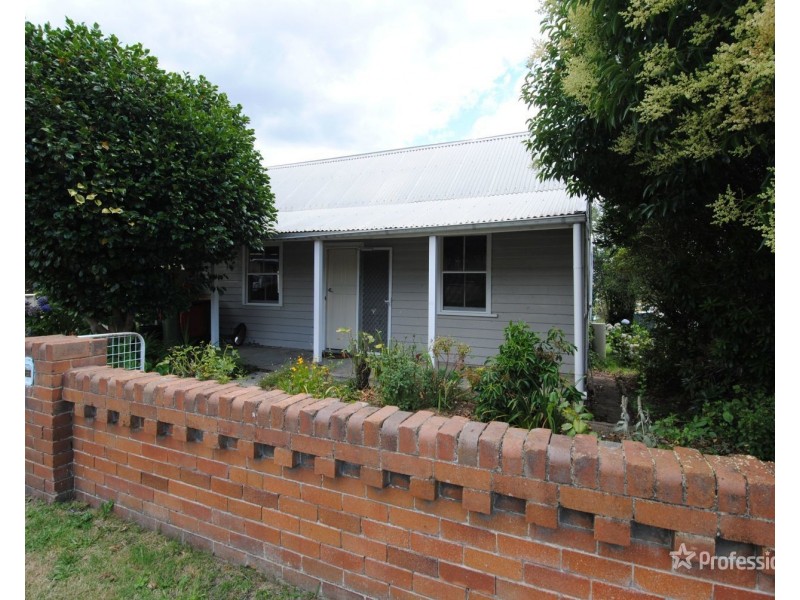 11 Silcock Street, Lithgow NSW 2790