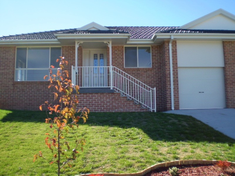 2 Barracks Place, Lithgow NSW 2790