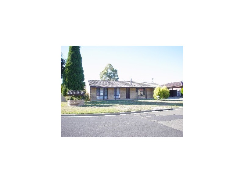 27 Chivers Close, Lithgow NSW 2790