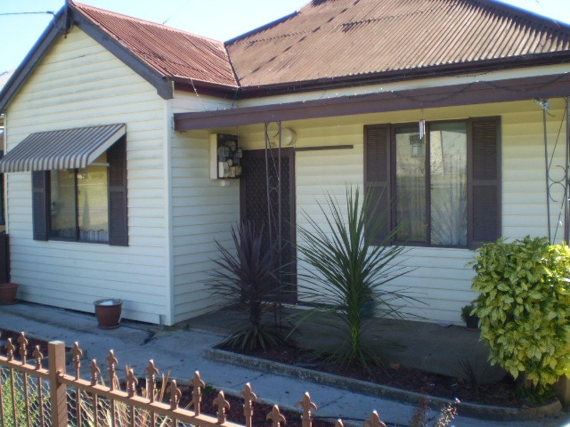 11 Piper Street, Portland NSW 2847