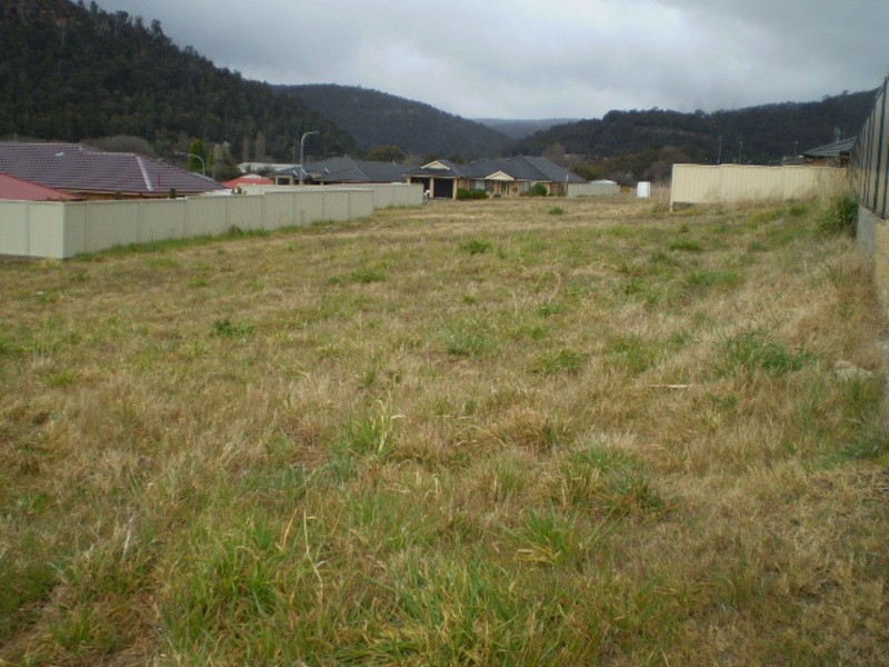 16 Henderson Place, Lithgow NSW 2790