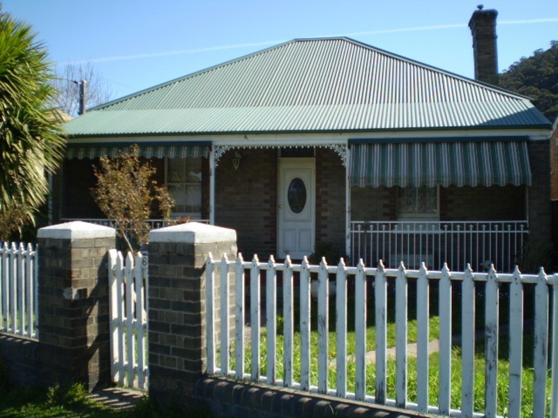 60 Sandford Avenue, Lithgow NSW 2790