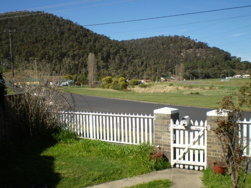 60 Sandford Avenue, Lithgow NSW 2790