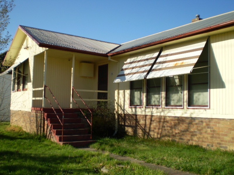 15 Sandford Avenue, Lithgow NSW 2790
