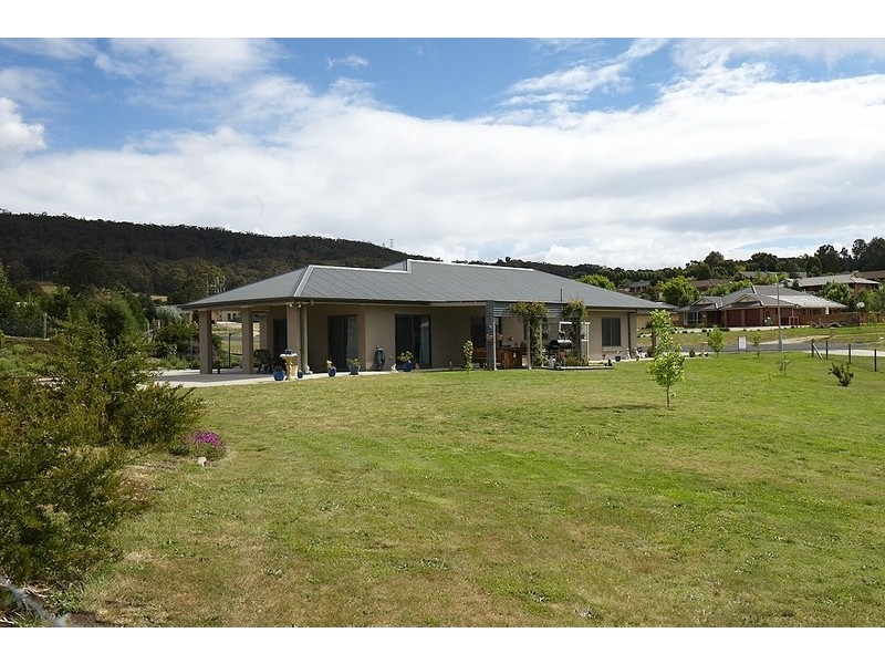 15 Windarra Place, Lithgow NSW 2790
