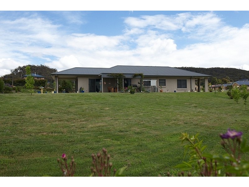 15 Windarra Place, Lithgow NSW 2790