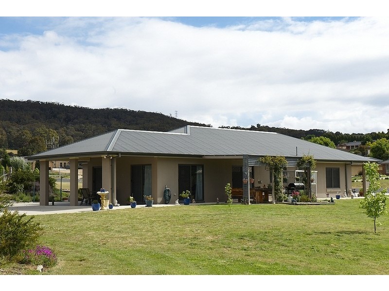 15 Windarra Place, Lithgow NSW 2790