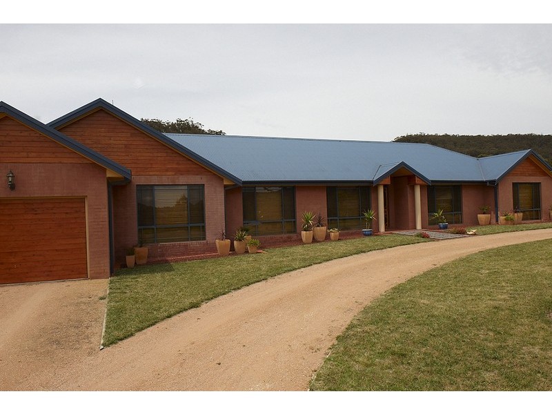 8 Girraween Drive, Lithgow NSW 2790