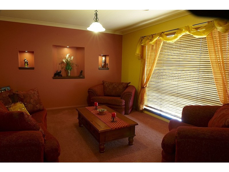 8 Girraween Drive, Lithgow NSW 2790