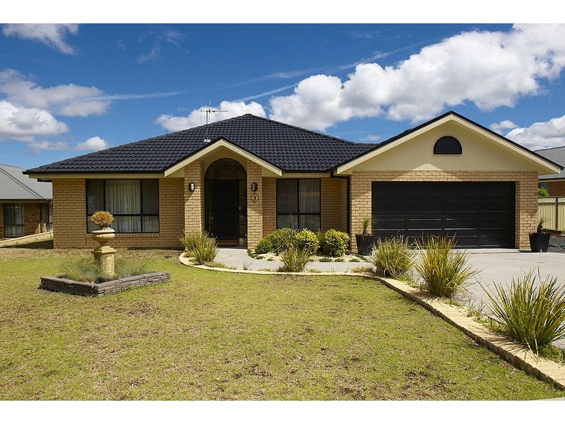 9 Claret Ash Avenue, Lithgow NSW 2790