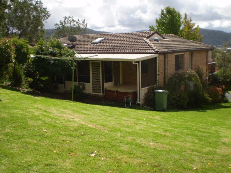 9 Hill Range Crescent, Lithgow NSW 2790