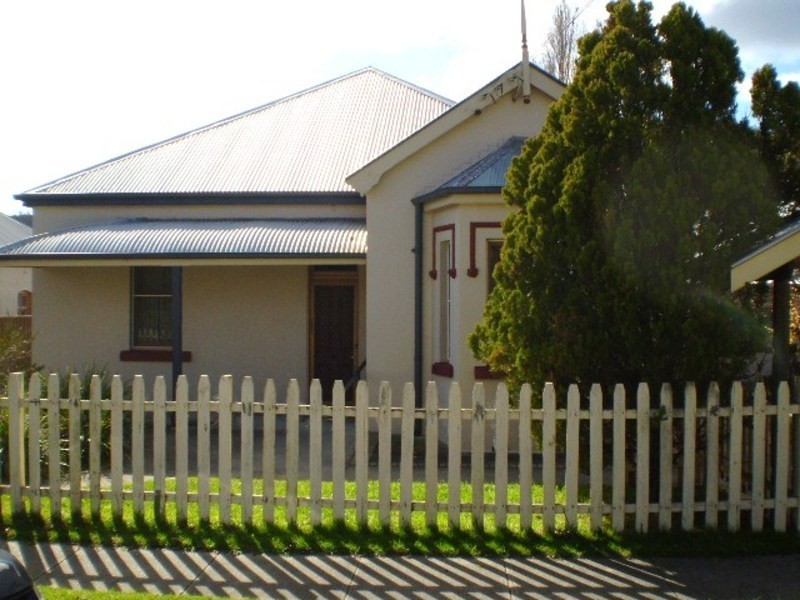 26 Read Avenue, Lithgow NSW 2790