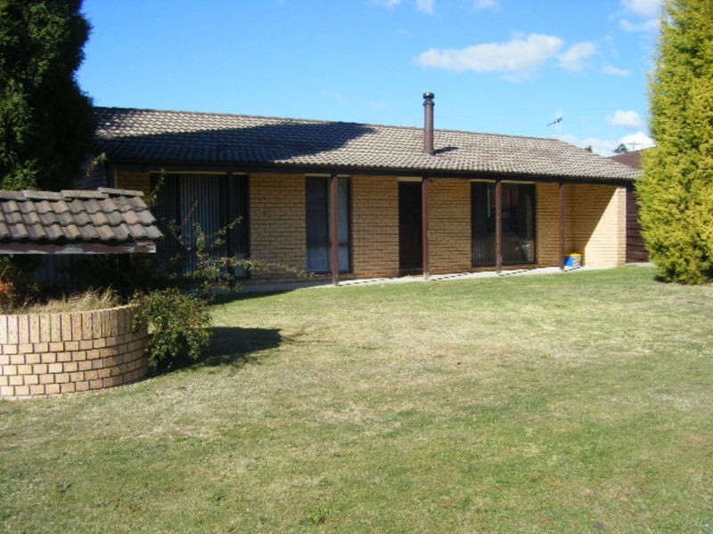 27 Chivers Close, Lithgow NSW 2790