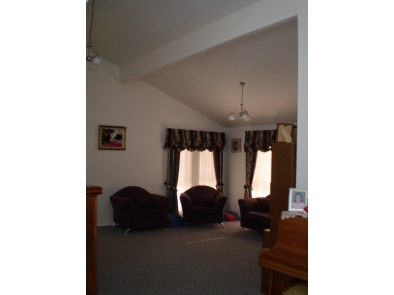 4 Claret Ash Avenue, Lithgow NSW 2790