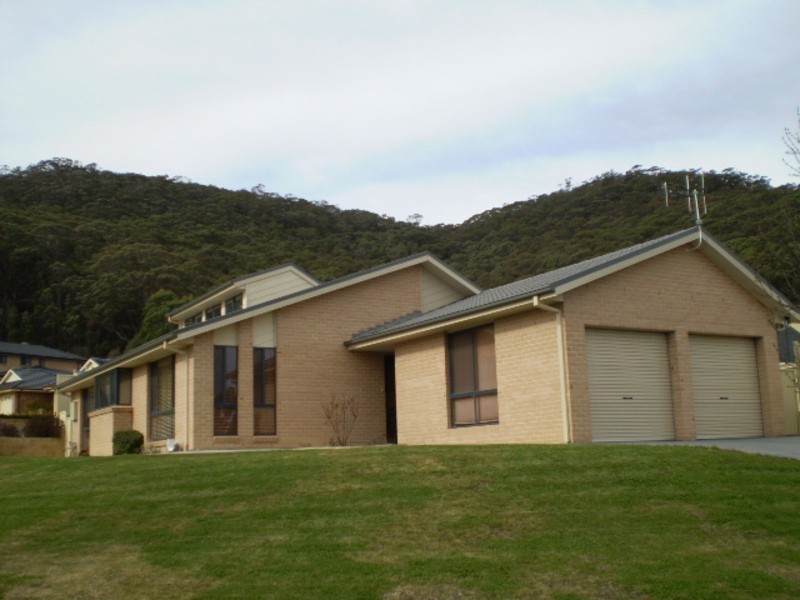 4 Claret Ash Avenue, Lithgow NSW 2790