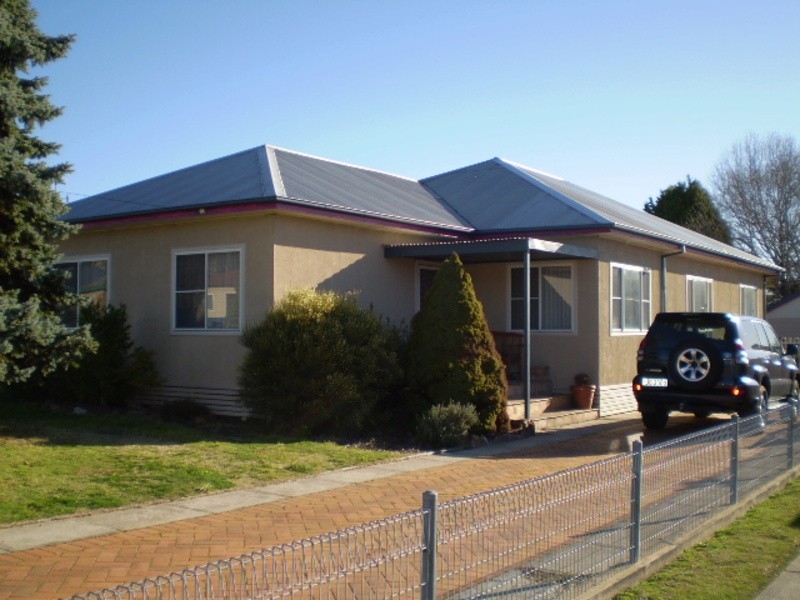 42 Rifle Parade, Lithgow NSW 2790