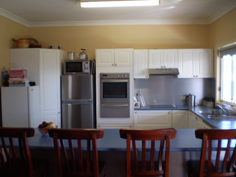 42 Rifle Parade, Lithgow NSW 2790