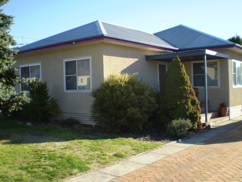 42 Rifle Parade, Lithgow NSW 2790