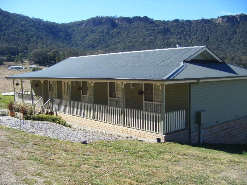 6 Daintree Close, Lithgow NSW 2790