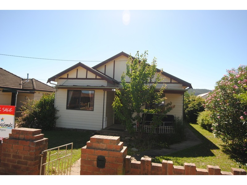 73 Rifle Parade, Lithgow NSW 2790