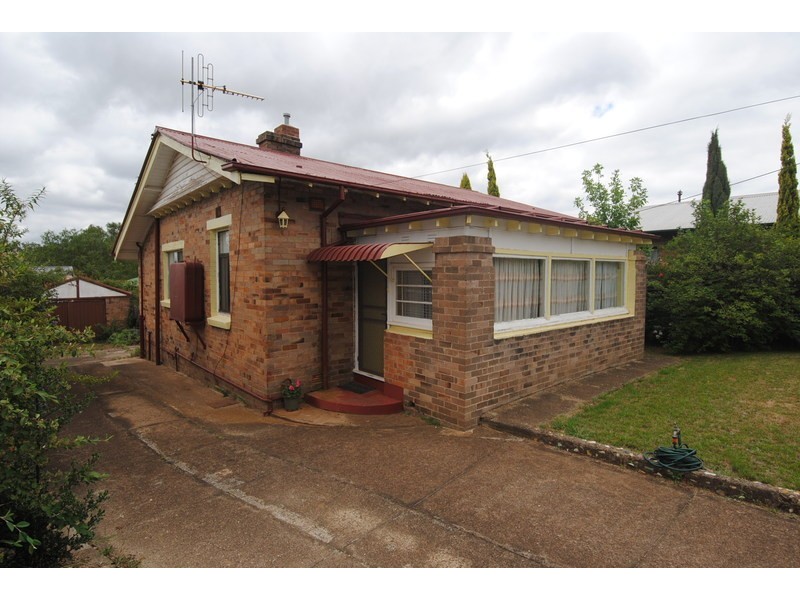 9 Lone Pine Avenue, Lithgow NSW 2790