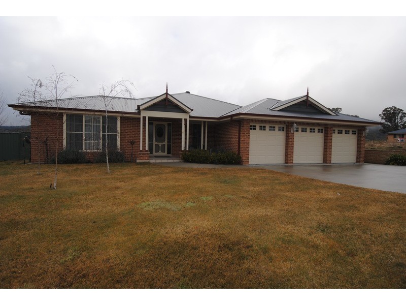 8 Robertson Street, Lithgow NSW 2790