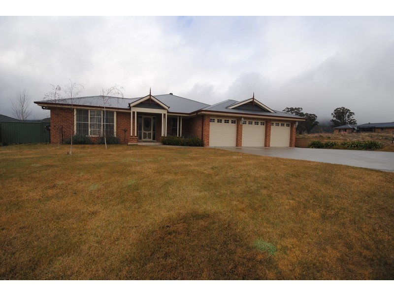8 Robertson Street, Lithgow NSW 2790