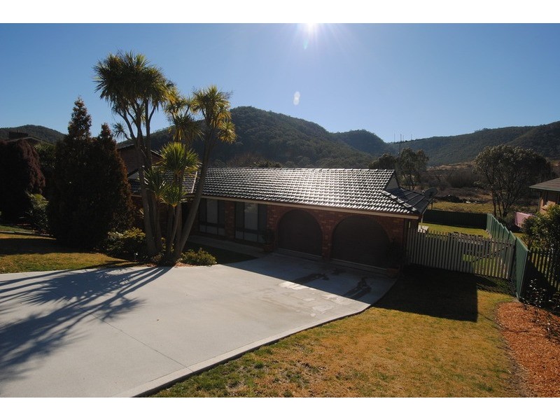 11 Chivers Close, Lithgow NSW 2790