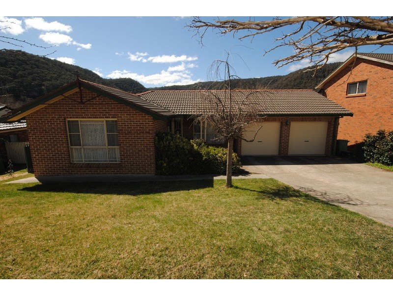 12 Chivers Close, Lithgow NSW 2790