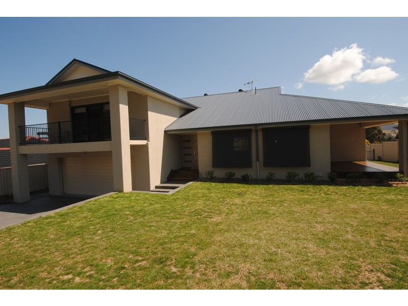 11 Sandalwood Drive, Lithgow NSW 2790