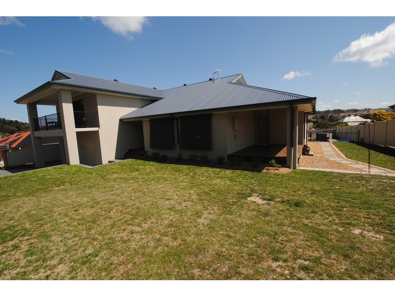 11 Sandalwood Drive, Lithgow NSW 2790