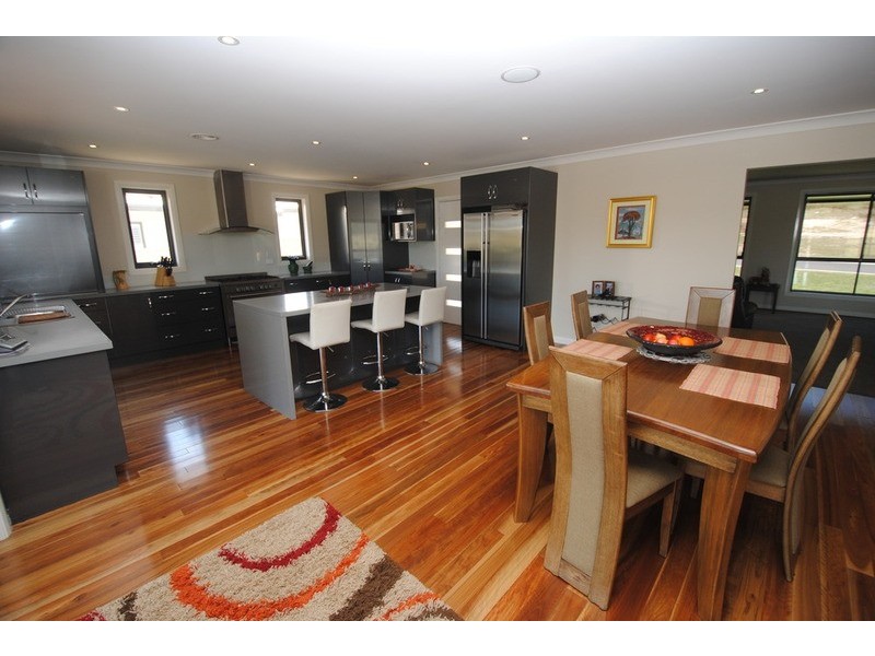 11 Sandalwood Drive, Lithgow NSW 2790