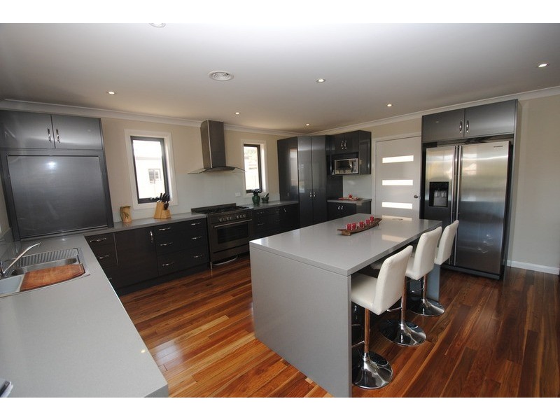 11 Sandalwood Drive, Lithgow NSW 2790