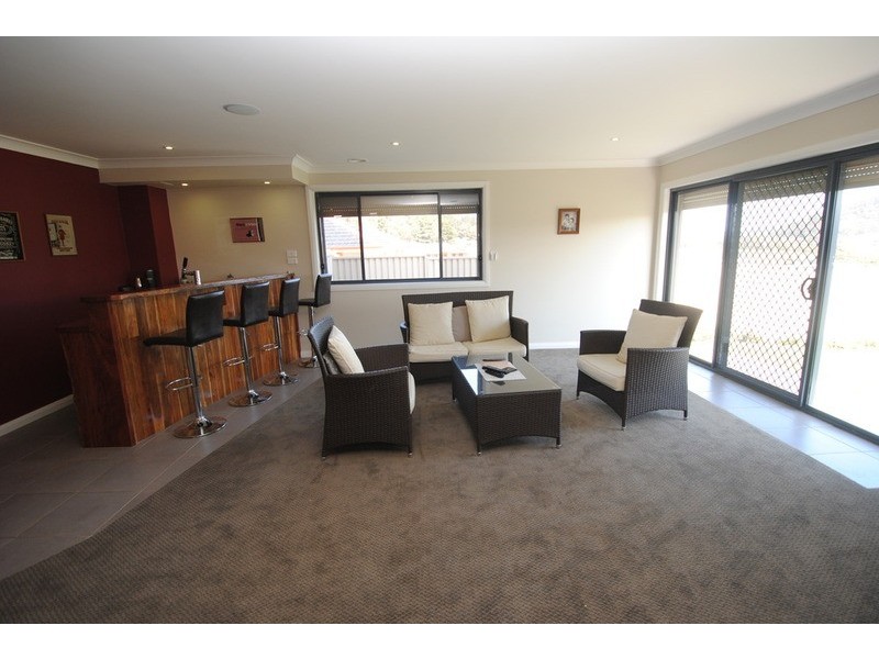 11 Sandalwood Drive, Lithgow NSW 2790